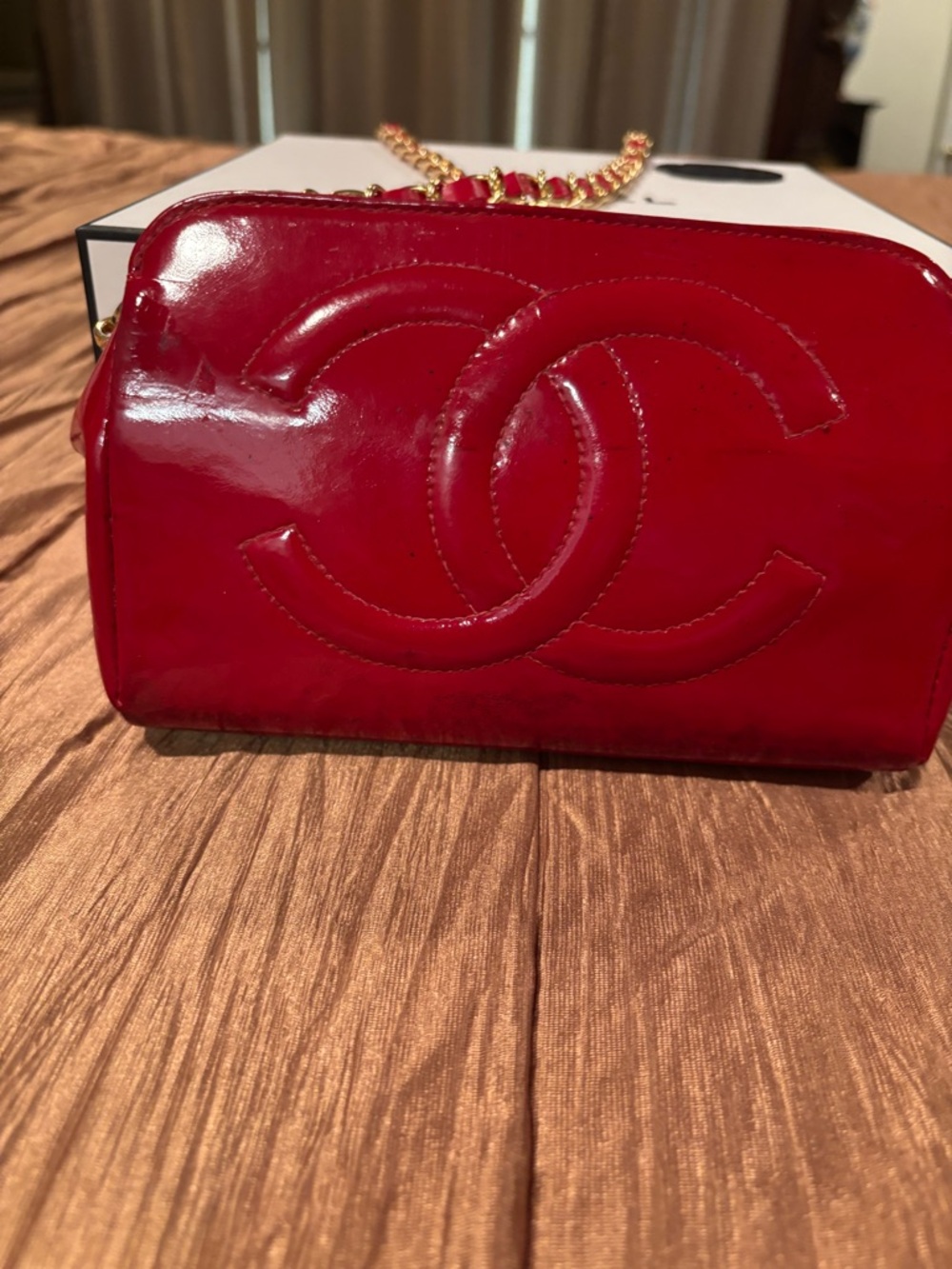 AUTHENTIC CHANEL Red Patent Leather Pouch Crossbody - Picture 2 of 8